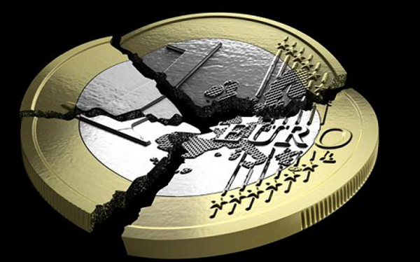 Бивши британски министар финансија: Спасавање евра џиновска пирамидална шема