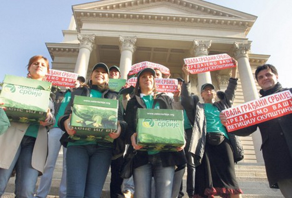 Петиција против ге­нет­ски мо­ди­фи­ко­ва­не хра­не у Ср­би­ји
