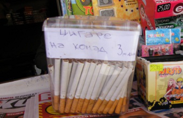 Тадићева Србија: Нишлије купују цигарете на комад