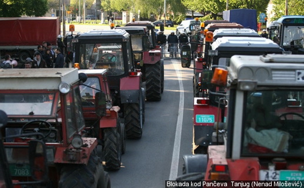 Тракторске блокаде у Војводини и централној Србији