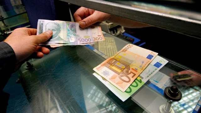 Евро премашио границу од 120 динара, сутра курс 120,39