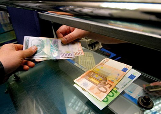 Динар пао на 119,55 за евро, НБС продала 70 милиона евра