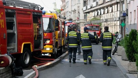 Десет ватрогасних екипа из Србије гасе пожар на Светој Гори