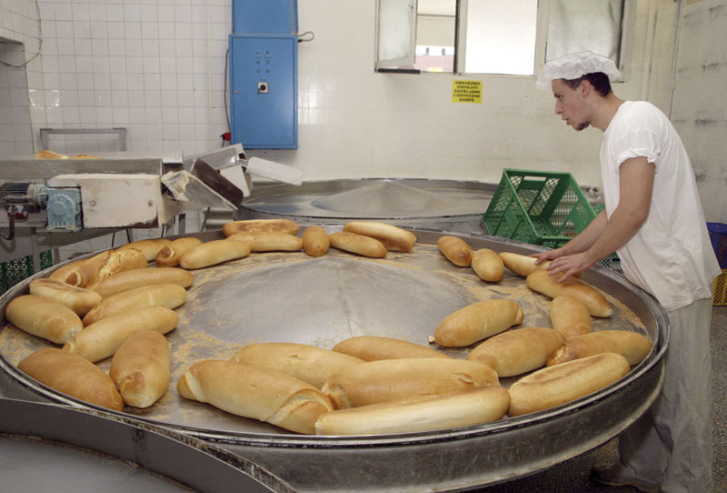 Пекари не одустају од захтева за нове ценовнике, прете и блокадама
