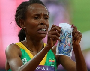 Златна олимпијска шампионка претрчала стазу са иконом Мајке Божје