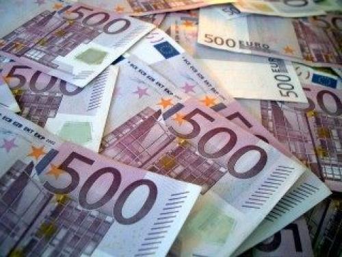 100.000 евра за три службеника