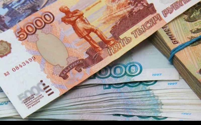 Руска рубља скочила према долару и евру на највиши ниво у последње две године