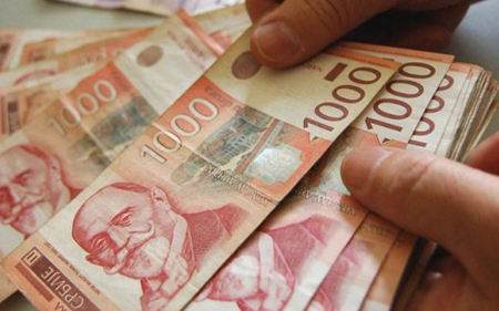 У српским финансијама динара само 28 одсто