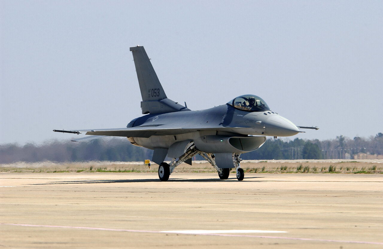 Изнад Јадрана нестао амерички борбени авион Ф-16