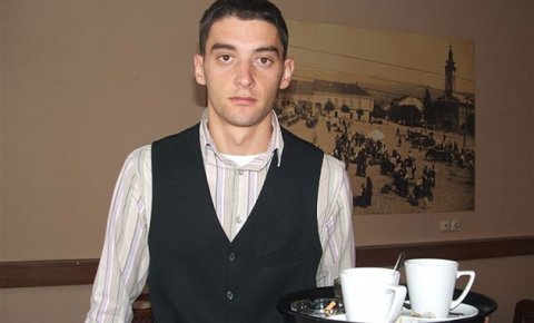 Срби у кафани и кафу пију на рецку