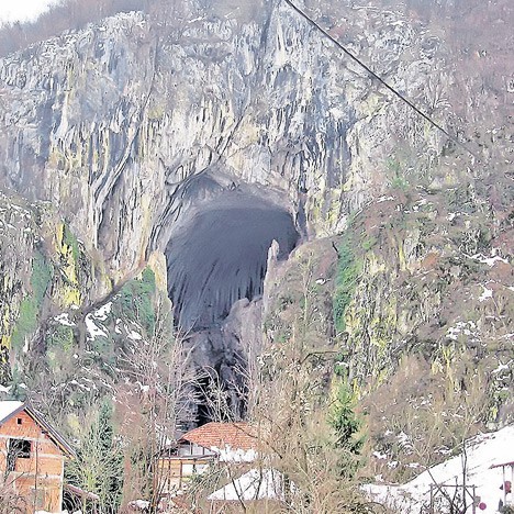 Пећина упослила село