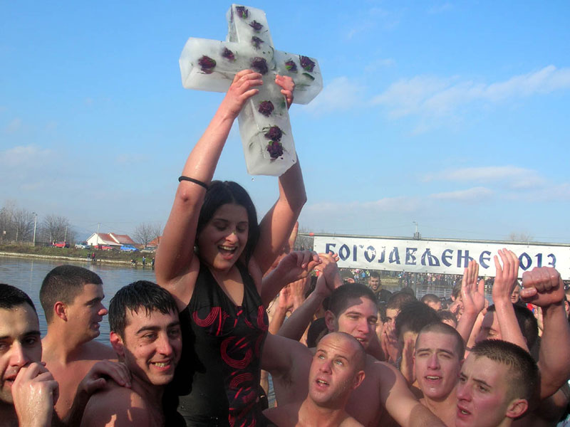 Пливали за Часни крст, девојка прва у Чачку