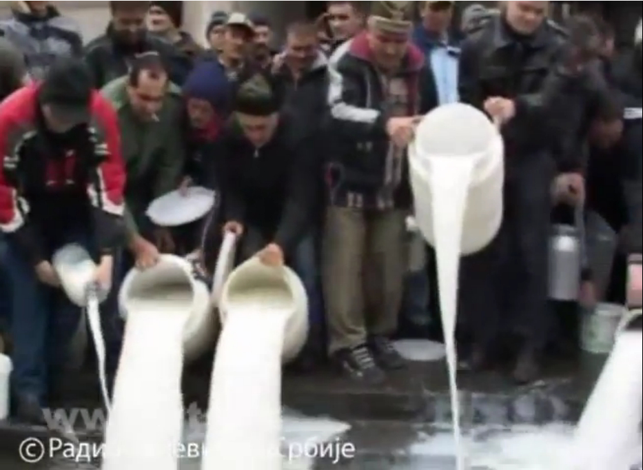 Због споразума ССП са ЕУ и бесцаринске трговине са ЕУ српским произвођачима млека прети нестанак!