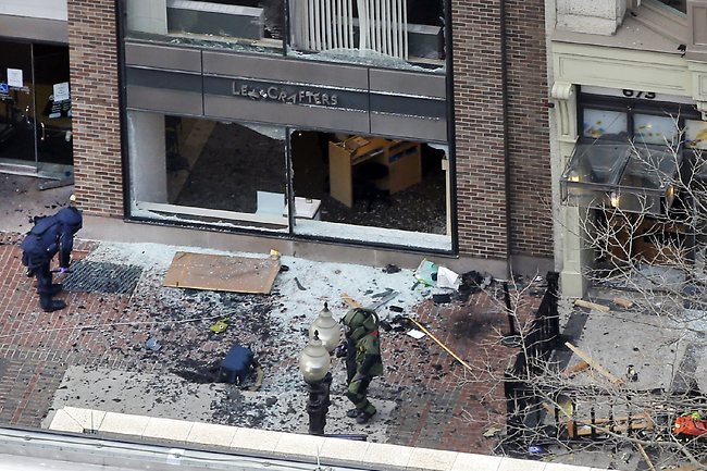 ФБИ: Експлозије у Бостону - терористички напад (фото ОПРЕЗ!)
