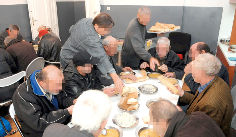 Све дужи редови гладних у Србији