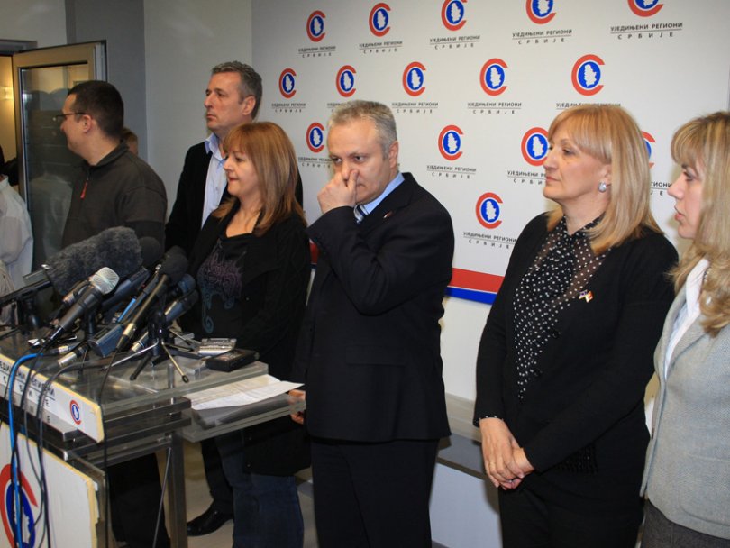 Динкић суверено и сигурно води Србију у презадуженост и банкротство
