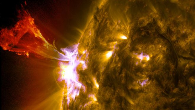 Колосалне експлозије на Сунцу
