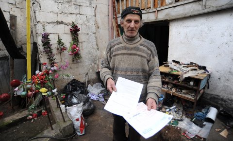 Србин у Призрену: Тражим храну по контејнерима