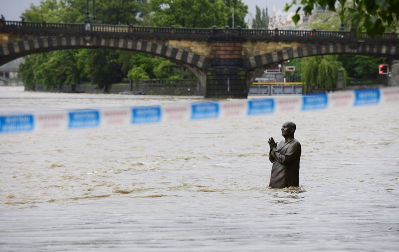 Поплаве у Европи: Шест жртава, многи нестали и евакуисани (фото)