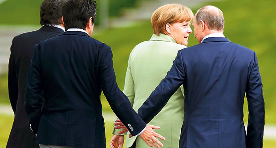 ЈАПАНАЦ НАПАО ОТПОЗАДИ: Путин спасао част Ангеле Меркел!