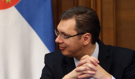 Вучић признао да је српска привреда на коленима, али не жури са одлукама