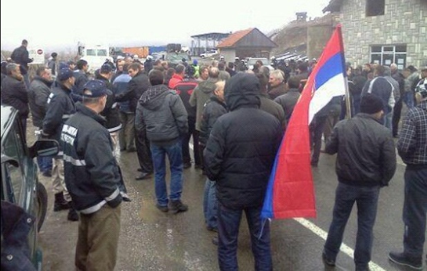 Срби каменовали Еулекс полицију