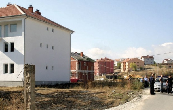 К. Митровица: Срби наставили са окупљањем, стали грађевински радови