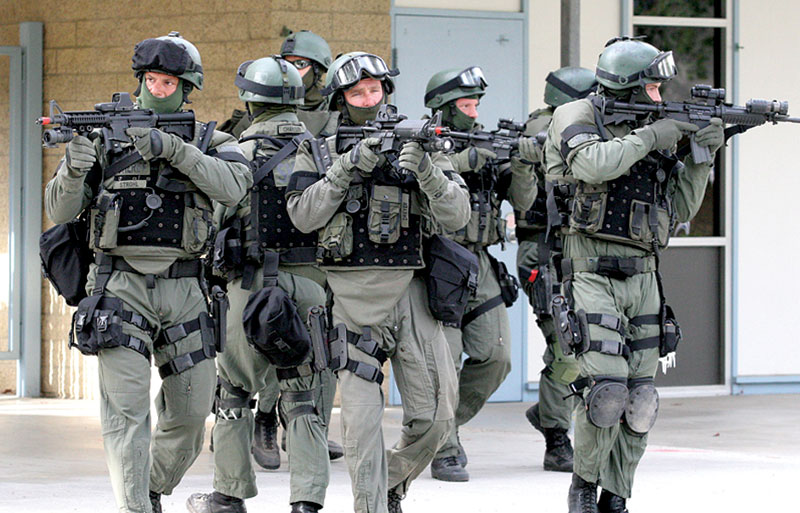 САД: Полицајци као ратници