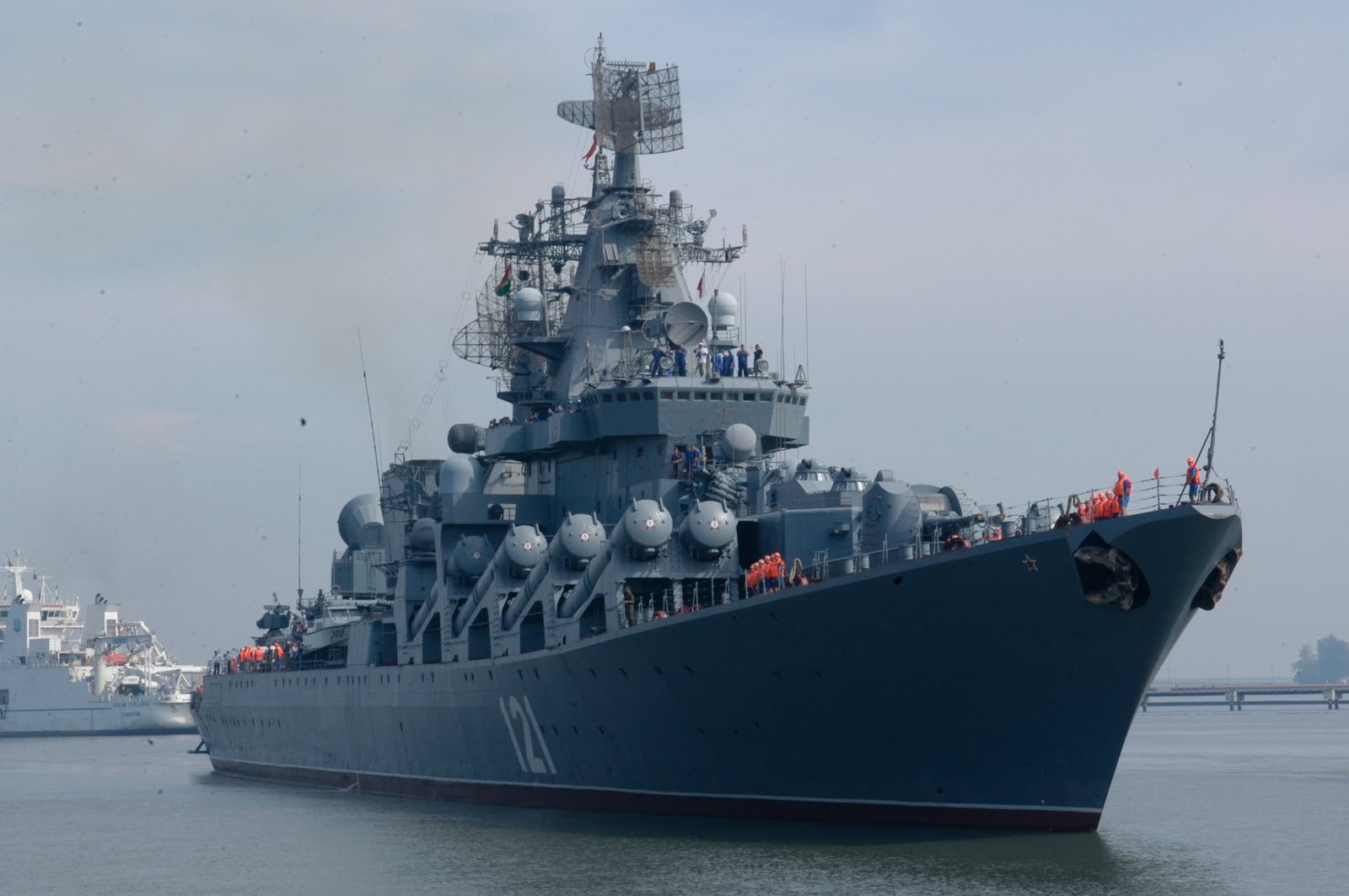 Русија упутила у Медитеран ракетни разарач „Москва“ и противподморнички брод