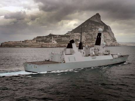 Велика Британија шаље флоту у подручје Гибралтара због повећања тензија са Шпанијом