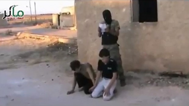 Брутална егзекуција у Сирији: Ал Каида стрељала два дечака јер су наводно подржавали Асада (видео)