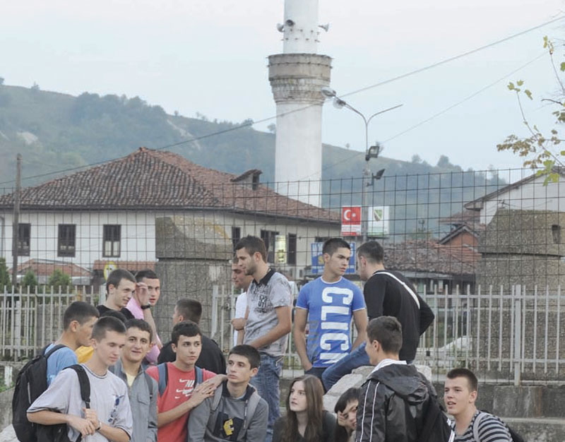 Режимски кретенизам: Терају српску децу у Рашкој да уче "босански"