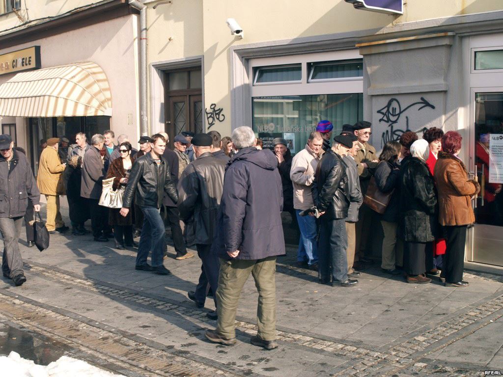 Босна и Херцеговина банкротирала: Обустављена исплата пензија