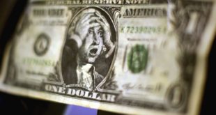 Блумберг: Долар више није водећа светска валута