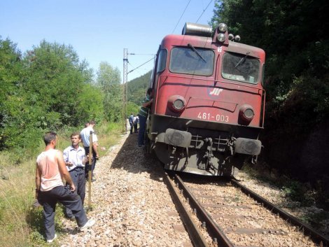 Брзе пруге Србије: Воз за Бар искочио из шина код Ужица, јурио 20км на сат