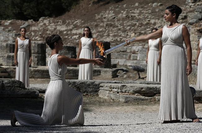 Паганизам: У Херином храму упаљен олимпијски пламен и кренуо према Сочију