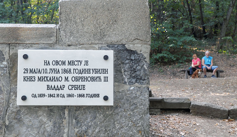 Кошутњак: Руинирано спомен-обележје кнезу Михајлу