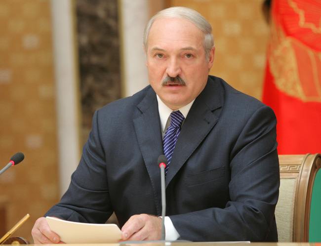 Лукашенко викао на министре: Одакле вам право да народу тражите маске и вакцине! (видео)