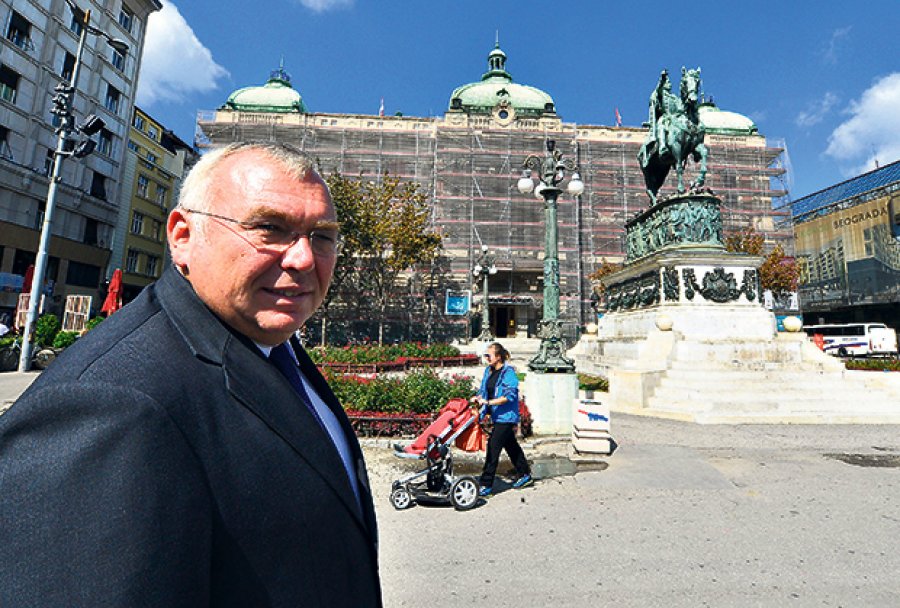 МАРШ СКОТЕ! Вучићев саветник Гузенбауер у сред Београда отворено лобира за независно Косово