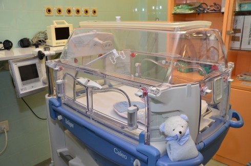 Кретени, купите инкубатор болници у Бору, тамо су због поквареног инкубатора умрле три бебе
