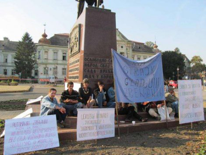 На Тргу слободе у Зрењанину и данас штрајкује глађу 12 радника