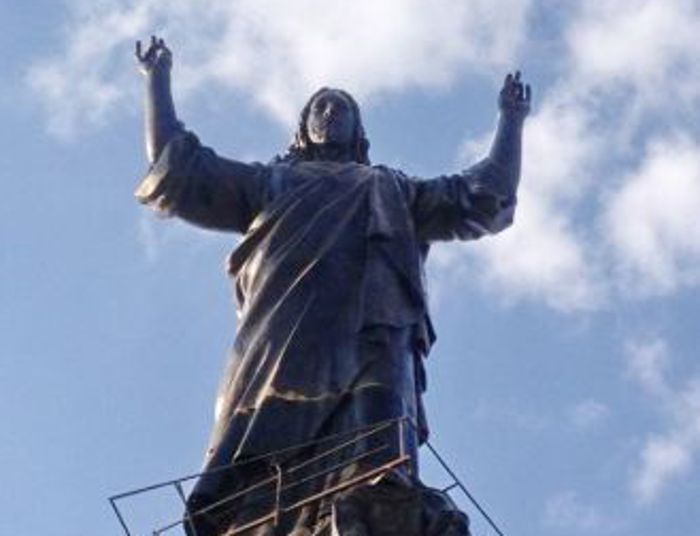 Рус Јури Гаврилов подигао гигантску стату Христа у Сирији