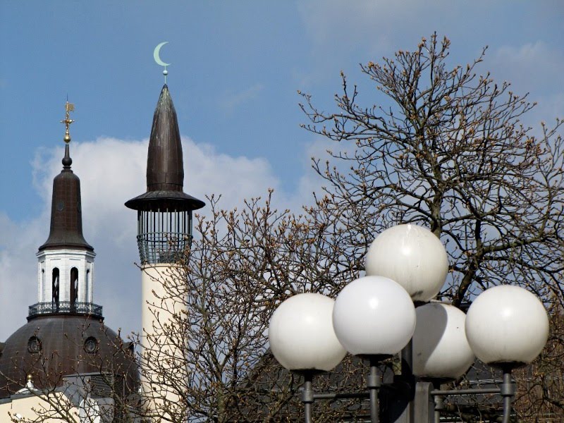 У Стокхолму бацили свињске папке у џамију
