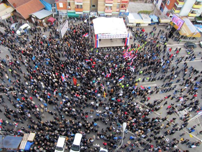 КРАХ: Срби бојкотовали режимски полицијско-забавни митинг у Косовској Митровици
