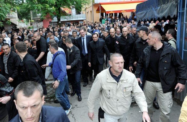 Вучић стоји иза упада батинаша на бирачка места у Косовској Митровици