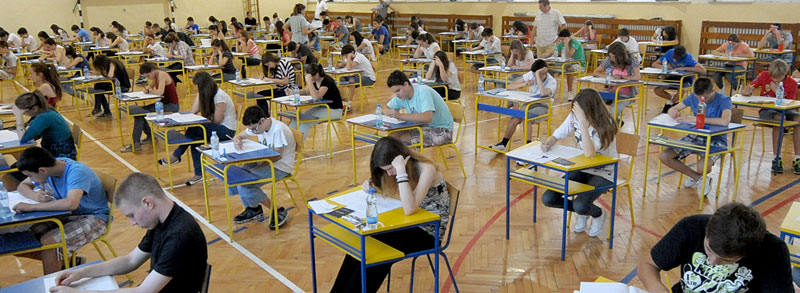 Катастрофални резултати ПИСА тестова: Српски образовни систем од наше деце прави глупане