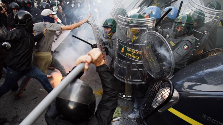 Италија: Жестоки сукоби демонстраната и полиције у више градова