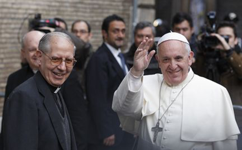 Ко заиста управља Ватиканом: Црни или римски папа?