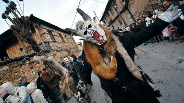 Ватра, маске и вино на карневалу у “Републици Вевчани”