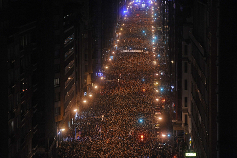 Шпанија пред распадом: Баскијци у масовном маршу подршке ЕТА (видео)